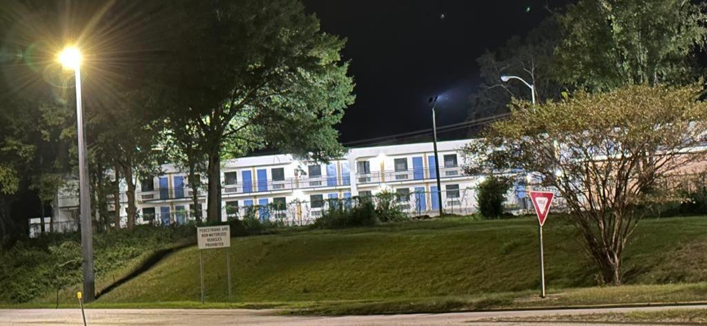 Lanett Inn Exteriér fotografie